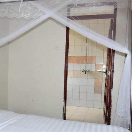 Golden Cherries Guest House Jinja Exterior foto