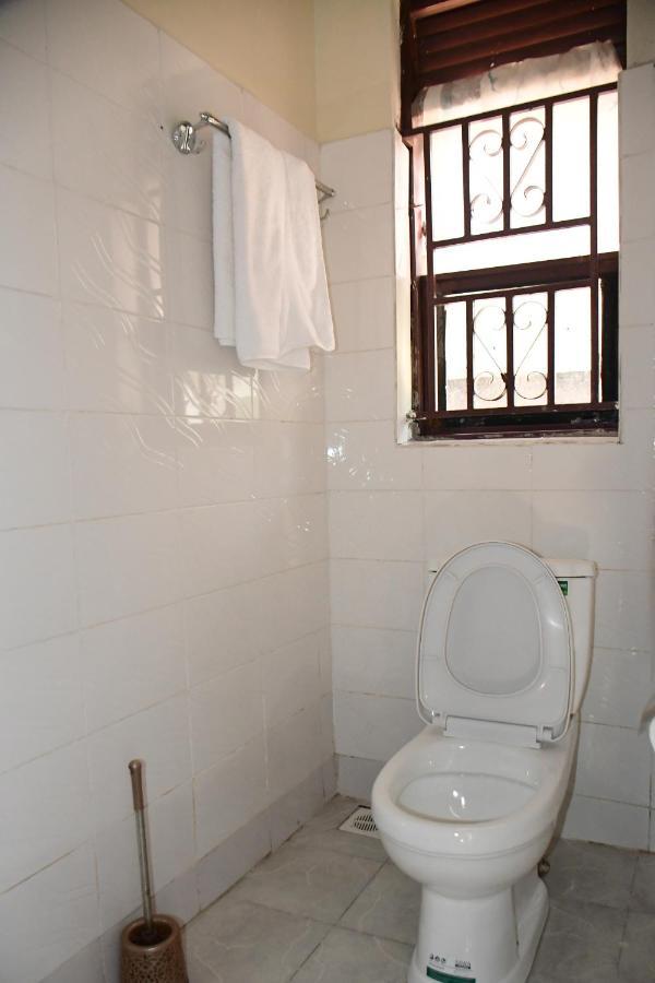 Golden Cherries Guest House Jinja Exterior foto