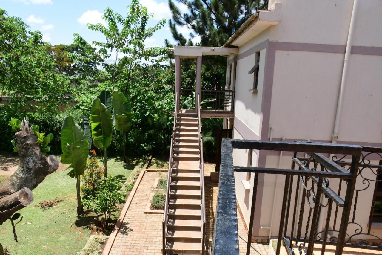 Golden Cherries Guest House Jinja Exterior foto