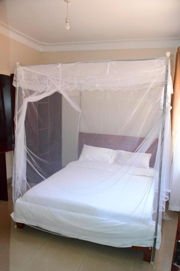 Golden Cherries Guest House Jinja Exterior foto