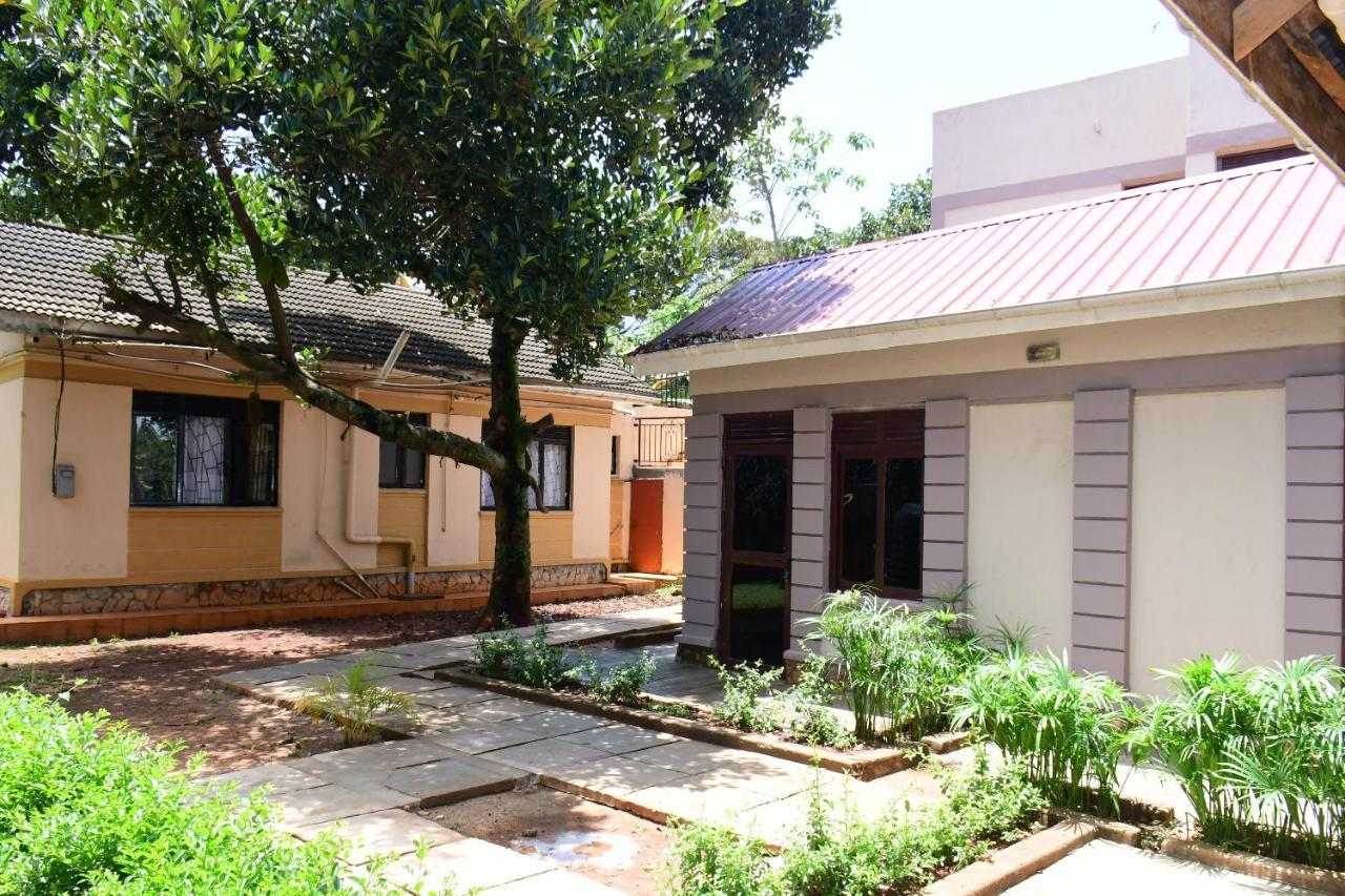 Golden Cherries Guest House Jinja Exterior foto