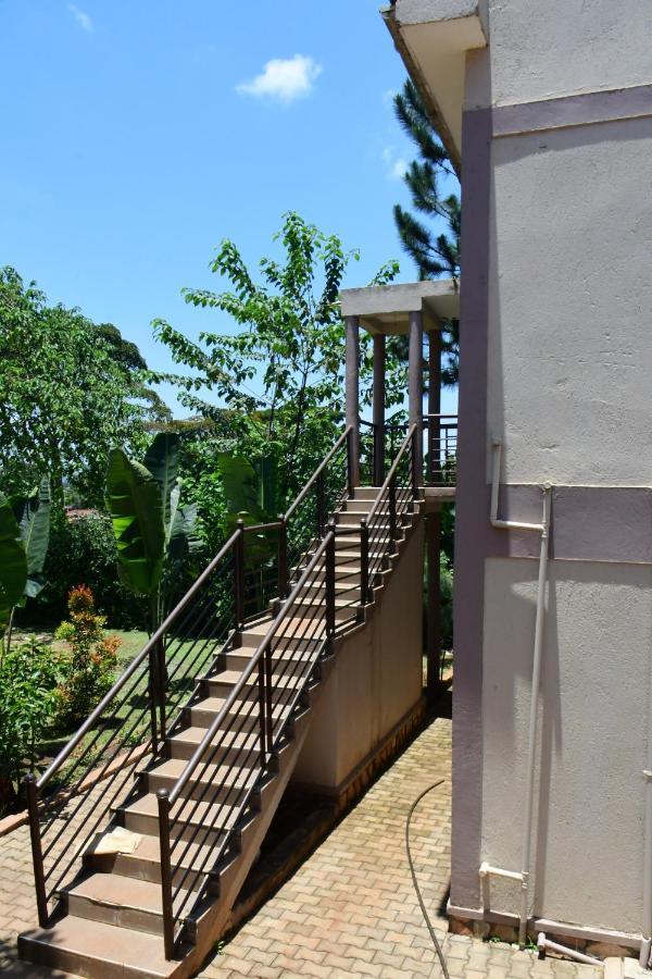 Golden Cherries Guest House Jinja Exterior foto